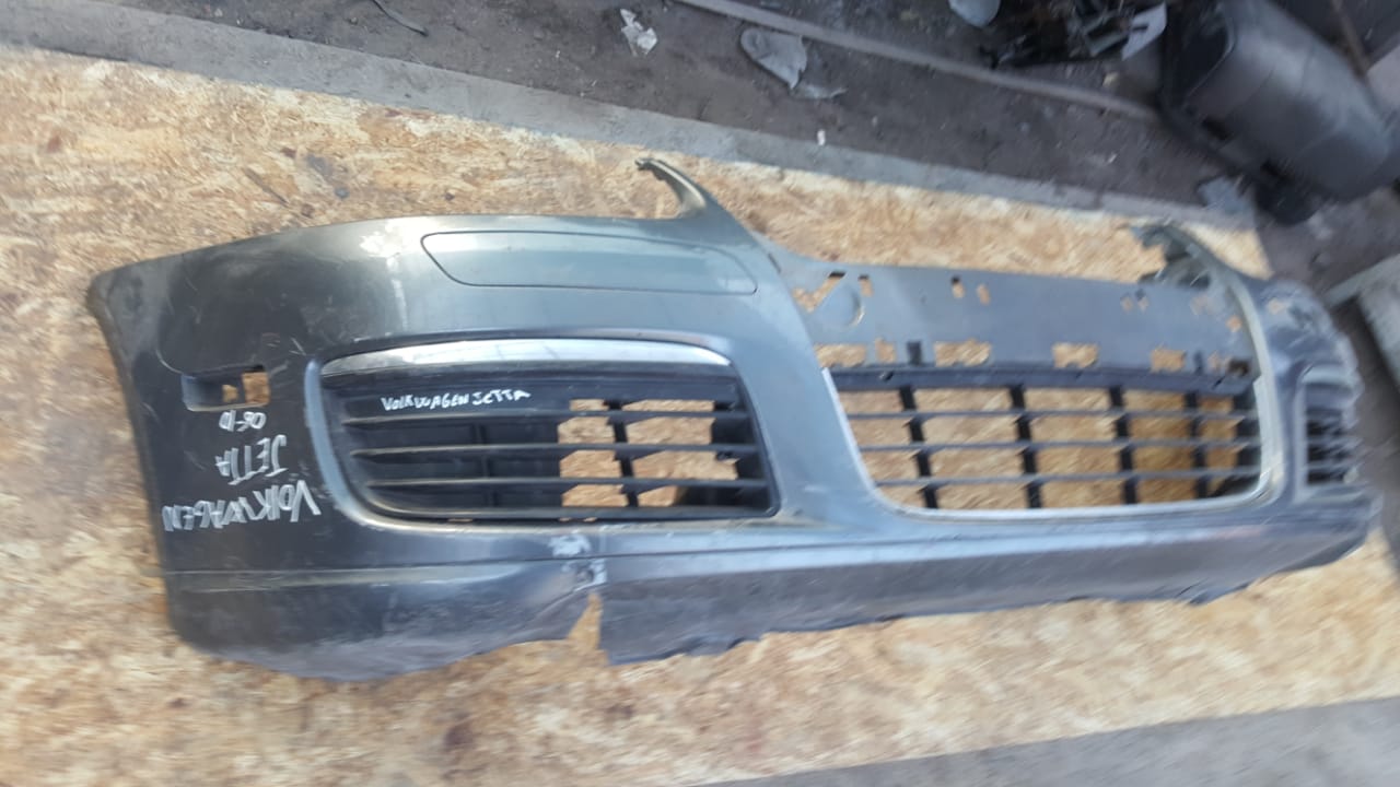 PARACHOQUES DELANTERO VOLKSWAGEN JETTA 2006-2010